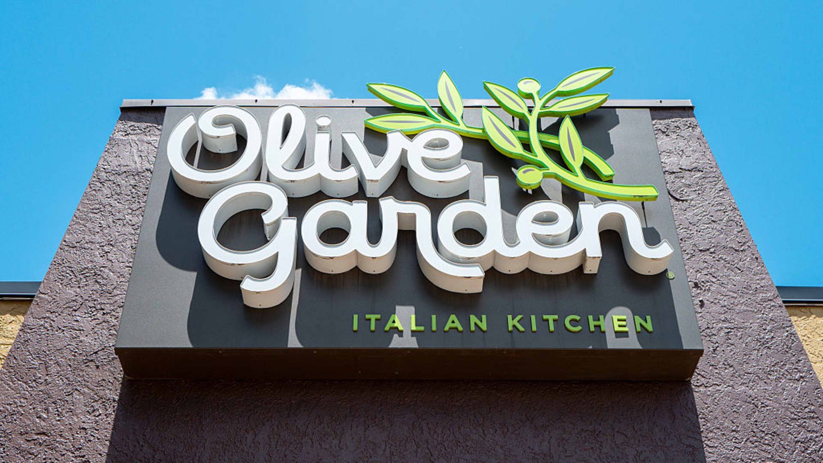 Darden Restaurants stock falls as Olive Garden reports slower growth Darden Restaurants stock falls as Olive Garden reports slower growth
